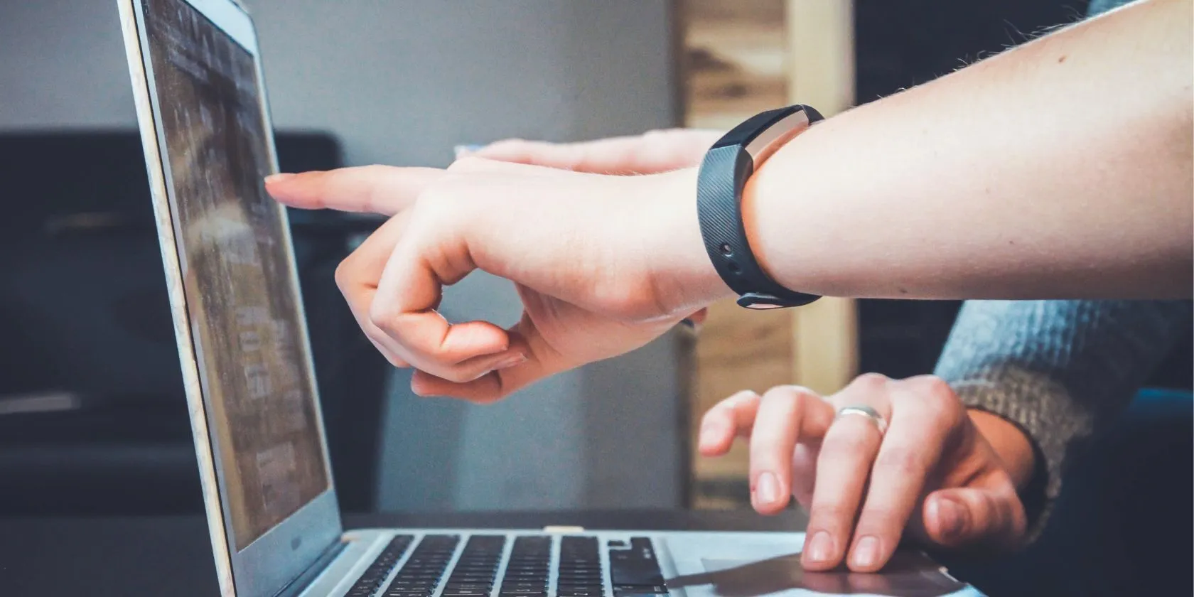How to Spot a Fake Guru Online